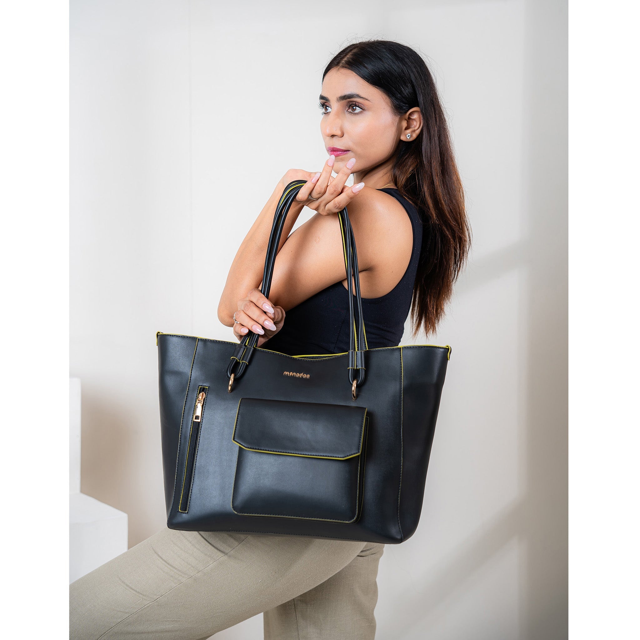 BLACK ASTRA TOTE BAG