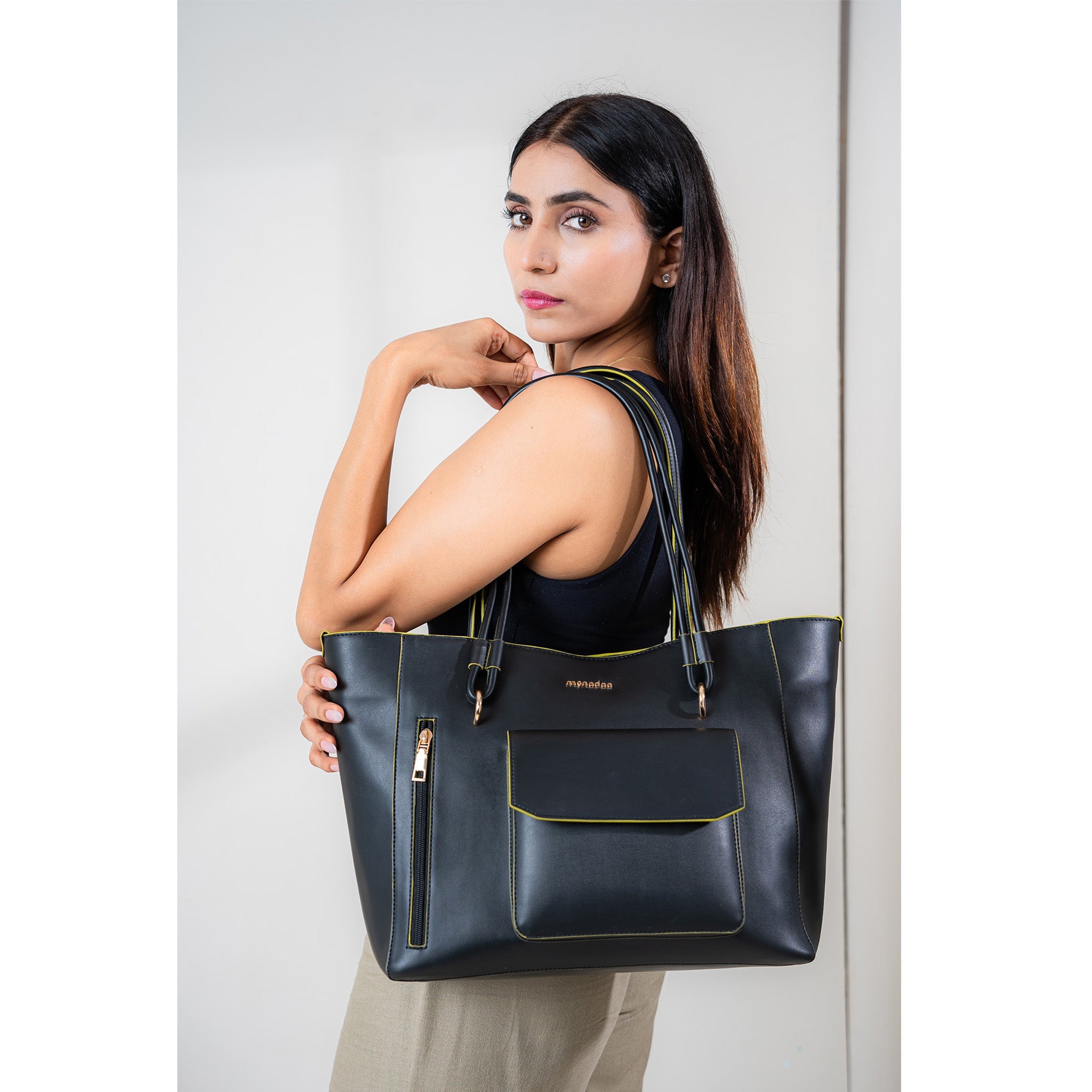 BLACK ASTRA TOTE BAG