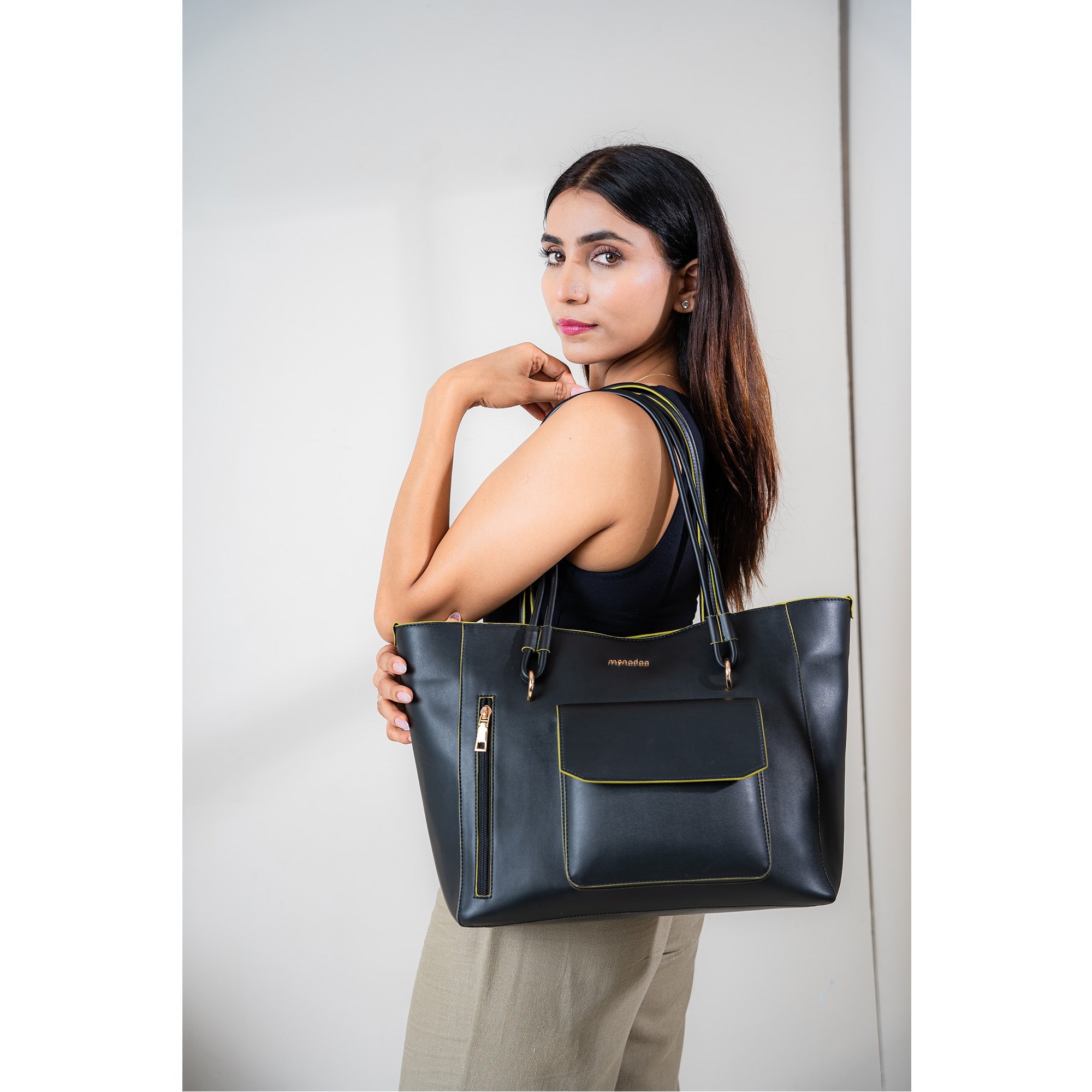 BLACK ASTRA TOTE BAG