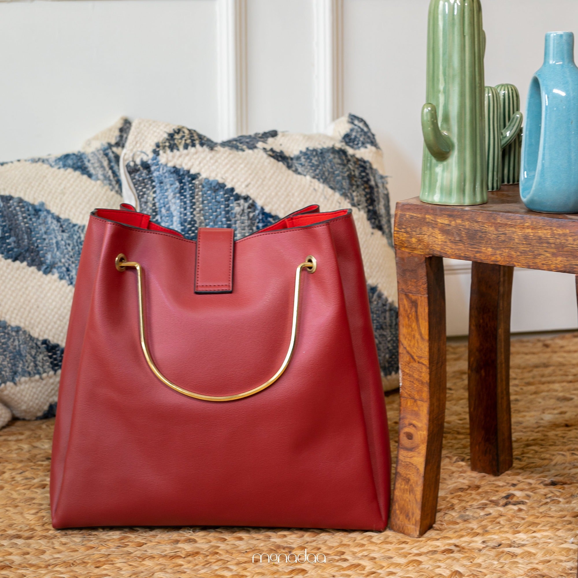 Jett Hand Bag